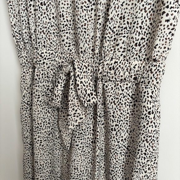 NWT Doe & Rae Boutique Leopard Print Drop Shoulder Wide Leg Jumpsuit Size L - Picture 4 of 10